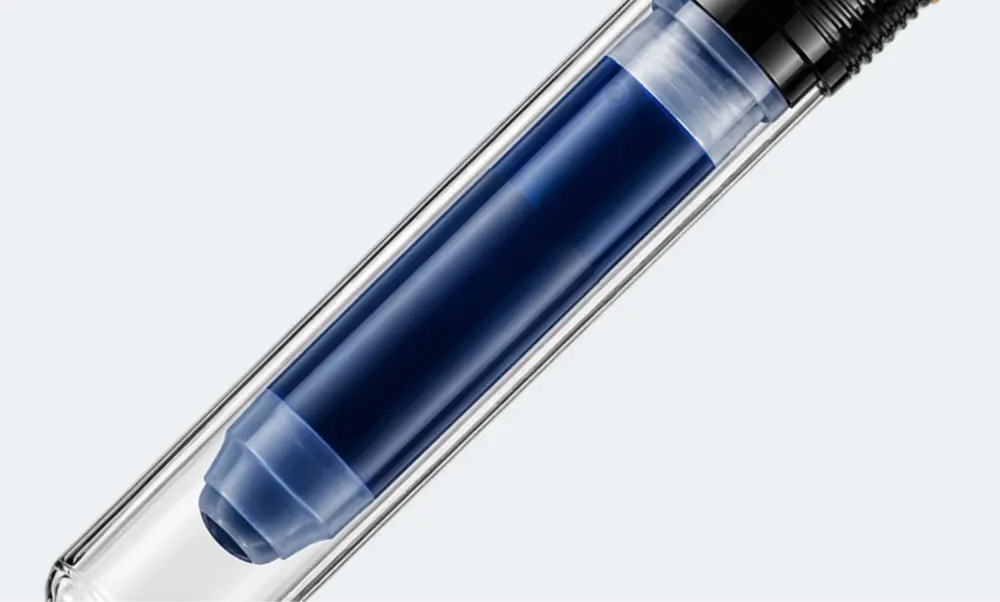 Cartouche d’encre bleue dans un corps transparent