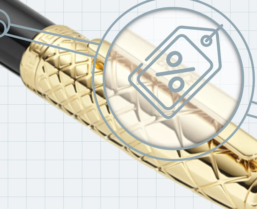 Détail du capuchon doré gravé d’un stylo plume