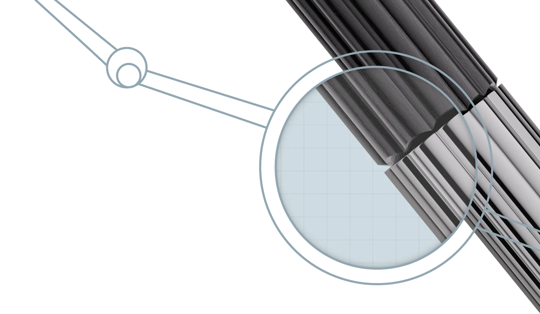 Corps métallique cannelé d’un stylo plume sous une loupe